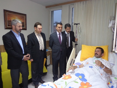 Öğrencisi tarafından bıçaklanan öğretmene ziyaretler sürüyor