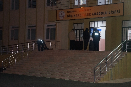 Okul soyan hırsızlar bu kez kendilerini kaydeden kamera kayıtlarını çaldı