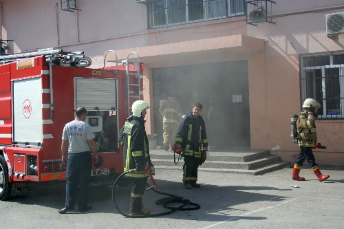 Okulda çıkan yangın öğrencileri korkuttu