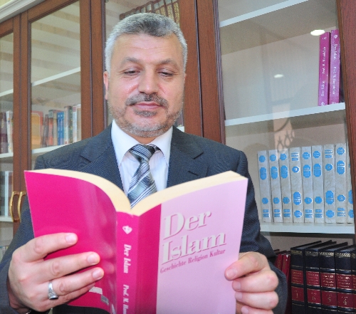Okuma salonunda turistler için yabancı dilde Kur'an ve dini kitaplar bulunacak