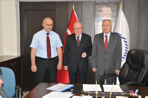 OMÜ İlahiyat Fakültesi'nde devir teslim töreni