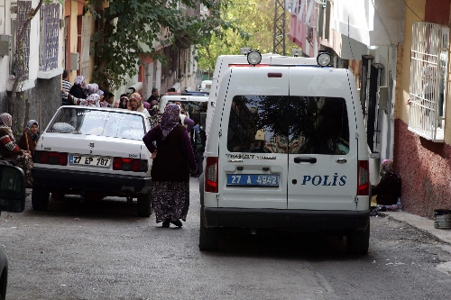 Önce barıştığı eşini sonra kendisini vurdu