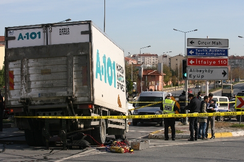 Önce çarptı, sonra geri gelip ezdi