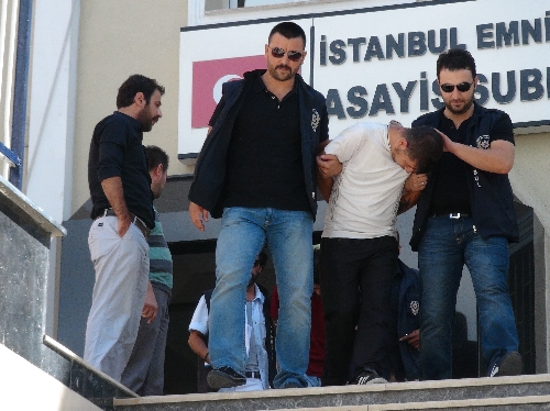 Otomobil hırsızlığı güvenlik kamerasında
