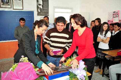 Otomobil kazasında ölen lise öğrencisinin okulunda yas var