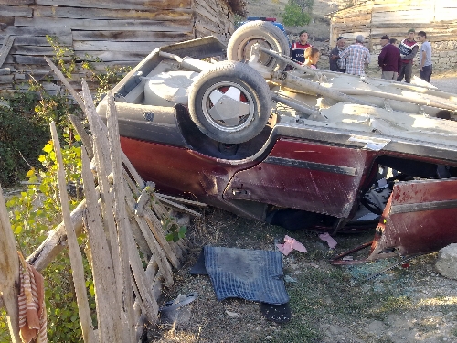 Otomobil takla attı: 2 yaralı