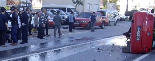 Otomobili takla atan kadın doktor ağır yaralandı
