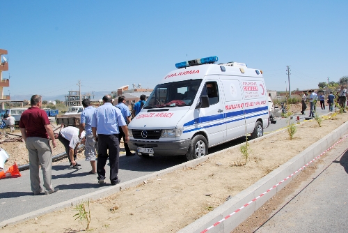 Otomobilin çarptığı postacı hayatını kaybetti