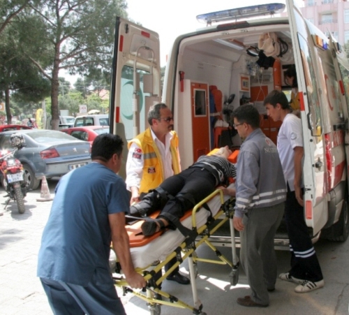 Otomobille motosiklet çarpıştı: 1 ölü, 1 yaralı