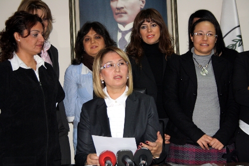Özbudak: Kadın hala siyasette vitrin malzemesi olarak görülüyor