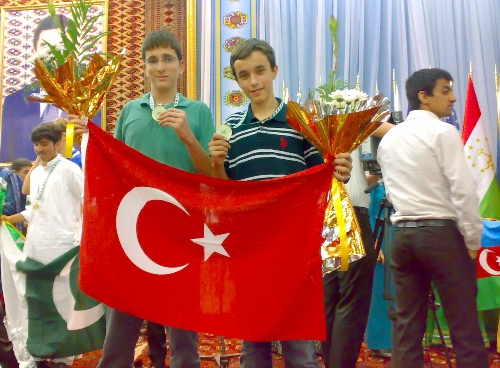 Özel Yamanlar öğrencileri Türkmenistan'dan altınla döndü