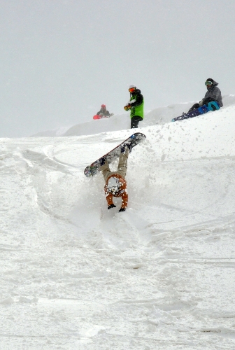 Palandöken'de snowboardçılar ölüme meydan okudu