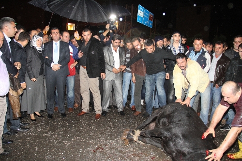 Payaslılar yağmur altında ilçe olmayı kutladı