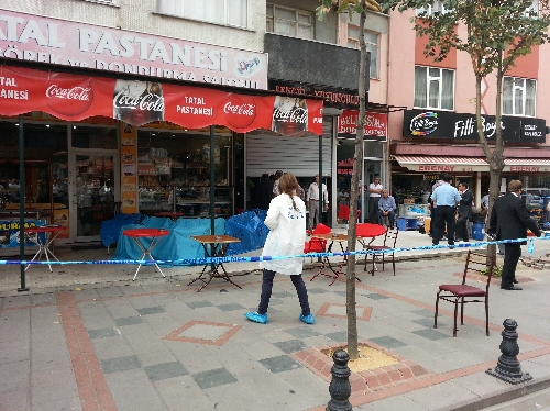 Pendik'te bir kuyumcu, dükkanını açarken öldürüldü