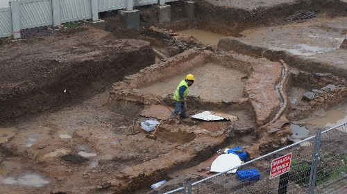 Pendik'te Marmaray'ı durduran höyük