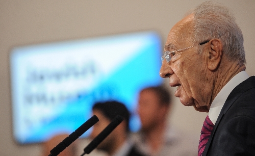 Peres, İran'a yüklendi; nükleer silah geliştiriyorlar
