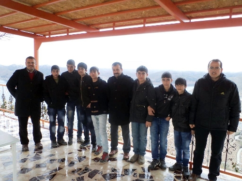 Polis ağabeyleri çocuklara Harput Kalesi'ni gezdirdi