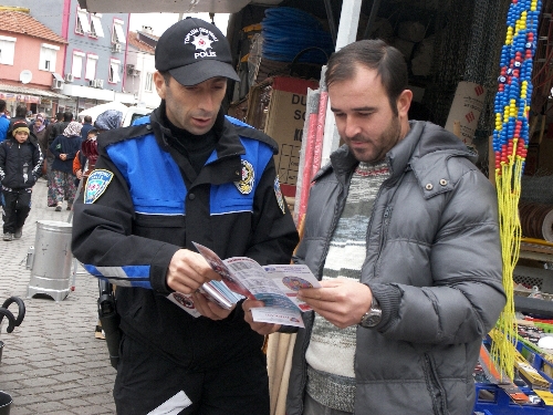 Polis dolandırıcılara karşı broşürle uyardı