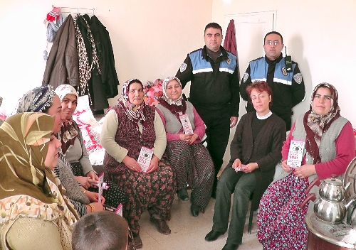 Polisler kadına yönelik şiddeti önlemek için seferber oldu