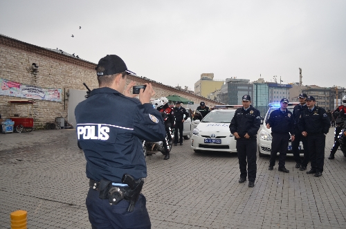Polislerden 'Taksim' pozu (Özel)
