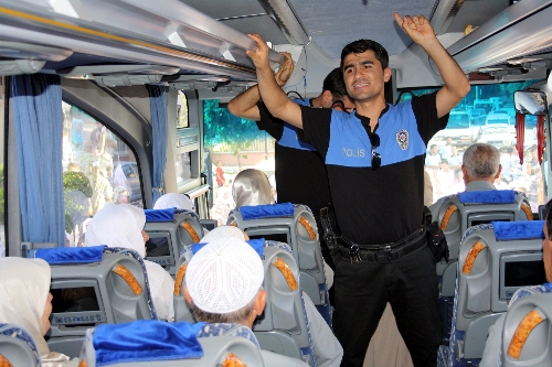 Polisten hacı adaylarına hırsızlık uyarısı