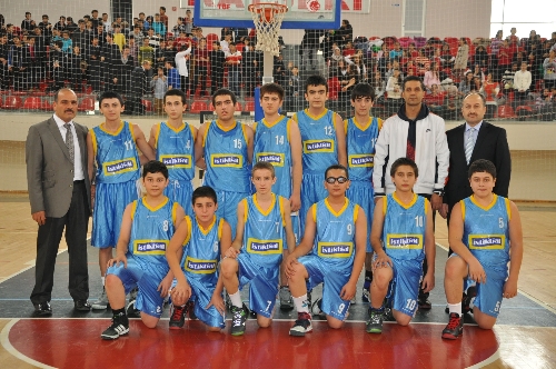 Potanın yıldızı İstikbal Koleji, kupayı Hacı Boydak'a takdim edecek
