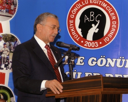 Prof Dr Hasan Gönen 'Yılın Rektörü' seçildi
