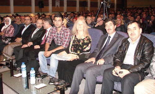 Prof. Kırk: Amerika gittiği ülkelere bomba, Türk öğretmenler sevgi tohumu atıyor