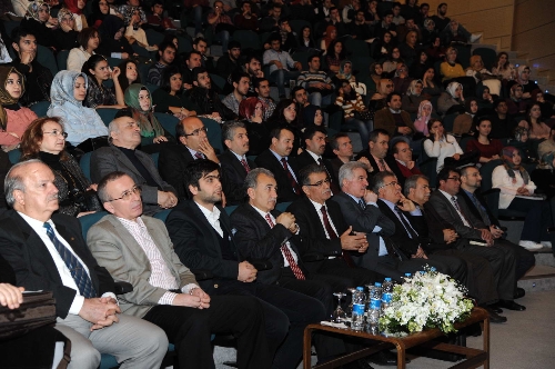 Prof.Dr. Güçlü: Necip Fazıl özüne dönmesiyle şiire ihanetle suçlandı