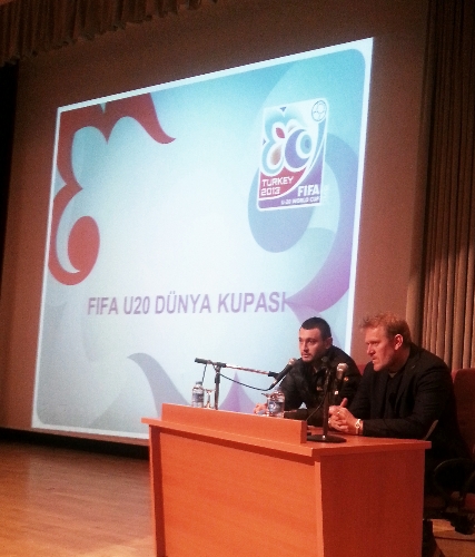 Prosinecki, U20 Dünya Kupası etkinlikleri çerçevesinde öğrencilerle buluştu