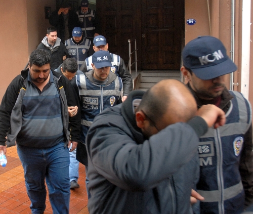 PTT'nin posta taşıma ihalelerine fesat karıştıran çete çökertildi