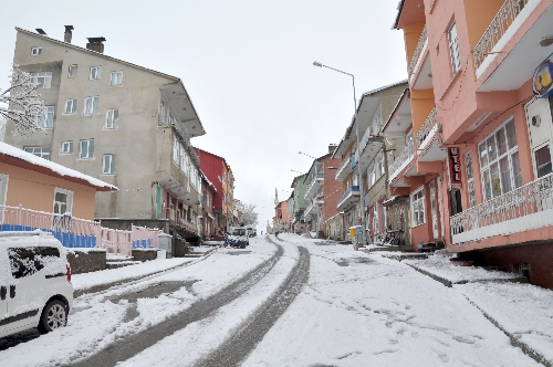 Pülümür'de kar yağışı