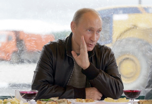 Putin 60'ına girdi, popülaritesi yüzde 70'in üzerine çıktı