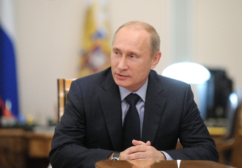 Putin'den başörtü yorumu: Dini değerlere saygılı olmalıyız