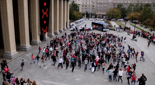 Rus polisi flashmob halk dans gösterisine
