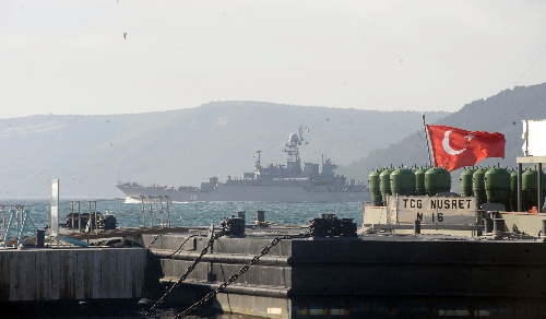 Rus savaş gemileri Çanakkale Boğazı'ndan geçti