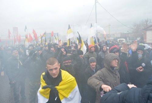 Rusya'da binlerce Neonazi yürüdü