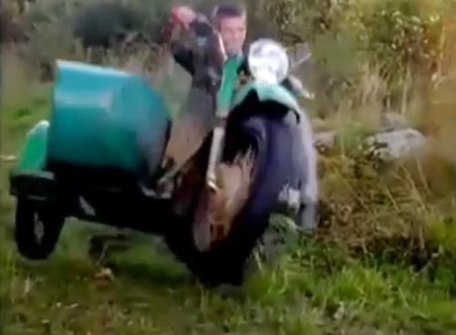 Rusya'da motorcu kendini çeken kameramana çarptı