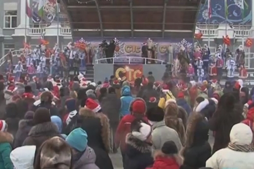 Rusya'da Noel babalar, eksi 36 derecede dans etti