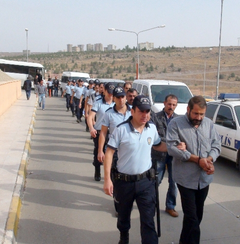 Şafak vakti huzur operasyonu: 59 gözaltı