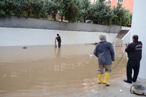 Sağanak yağış Gaziantep'i etkisi altına aldı