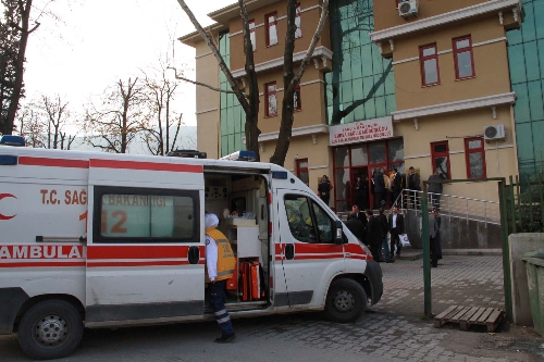 Sağlıkçılar, 112 Acil Sağlık Hizmetleri ekibine yapılan saldırıyı kınadı.