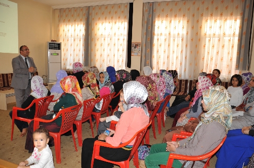 Şahinbey Belediyesi'nden aile içi iletişim semineri