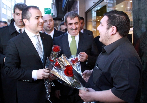 Samsun'da esnaf ziyareti yapan Bakan Kılıç'a sevgi seli