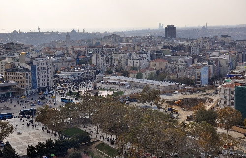 'Sana dün bir tepeden baktım aziz Taksim'