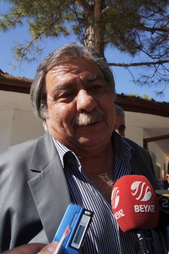Sanatçı dostları Ertaş'ı son yolculuğunda yalnız bırakmadı