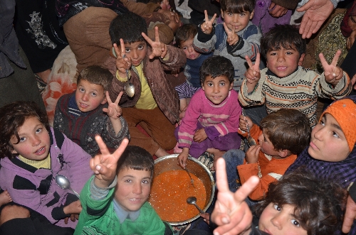 Şanlıurfa'ya gelen Suriyeliler taziyeevine sığındı