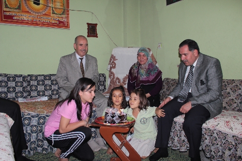 Sarıçamlılar, yetim ve öksüz çocukların elinden tutuyor