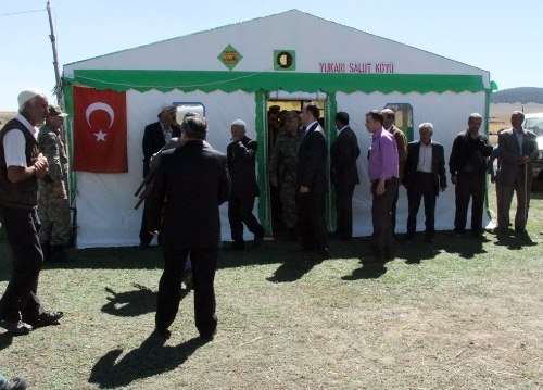 Sarıkamışlı şehit annesinin Kürtçe ağıtları yürekleri dağladı