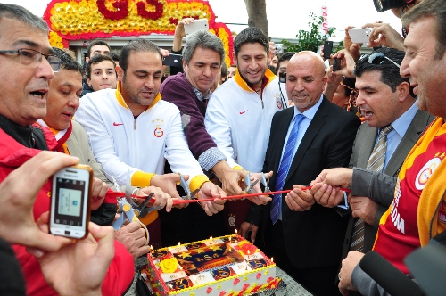 Şaş ve Davala lokal açılışına katıldı